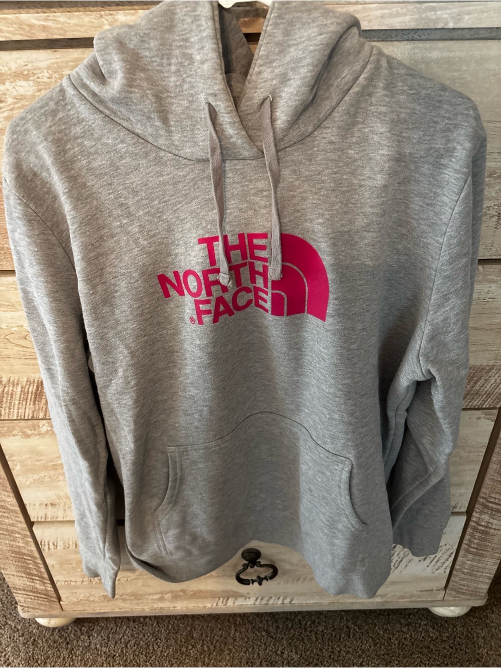 The North Face Women's Light Gray Pullover Hoodie with Pink Logo